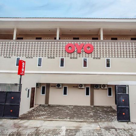 Super Oyo Capital O 134 Lg Residence Surabaya Exterior photo
